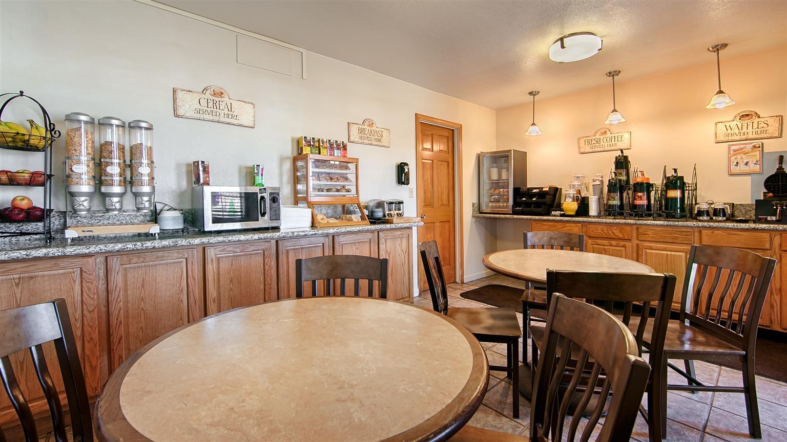 אלטוראס Trailside Inn מראה חיצוני תמונה